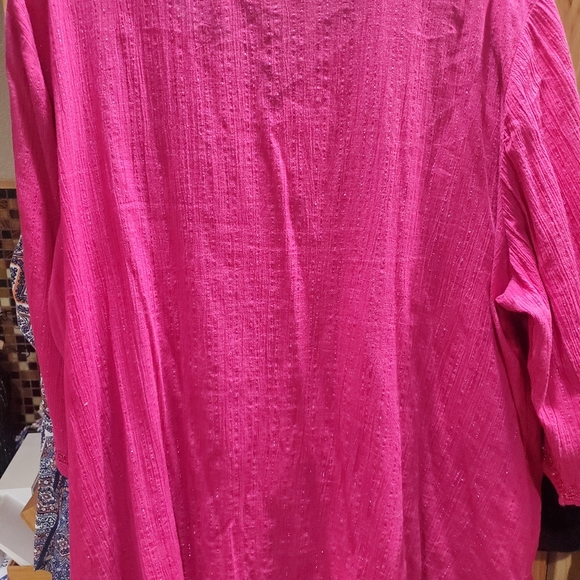 3/4 length Sleeve Catherines Top - Picture 3 of 3